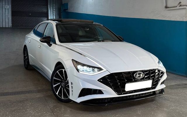 Hyundai Sonata - image 1