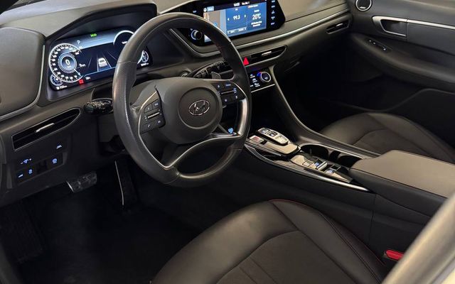 Hyundai Sonata - image 3
