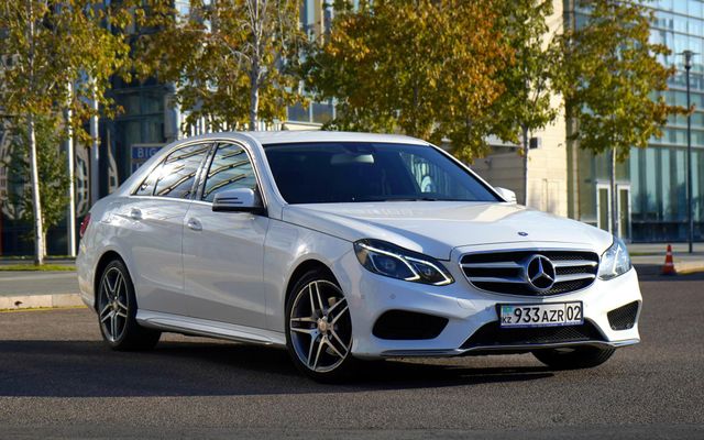 Mercedes-Benz E200 - image 3