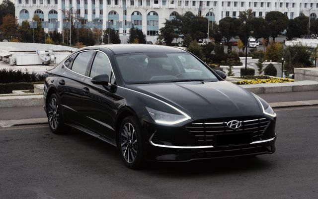 Hyundai Sonata - image 3