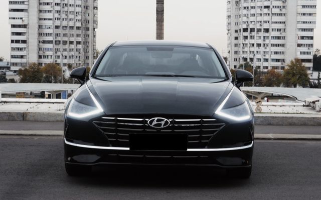 Hyundai Sonata - image 2