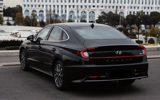Hyundai Sonata - image 4
