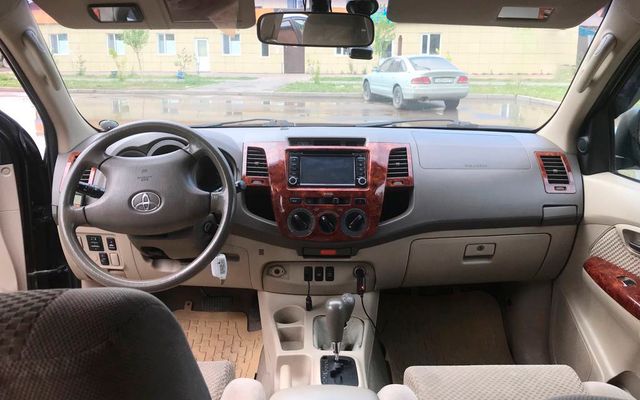 TOYOTA FORTUNER - image 2