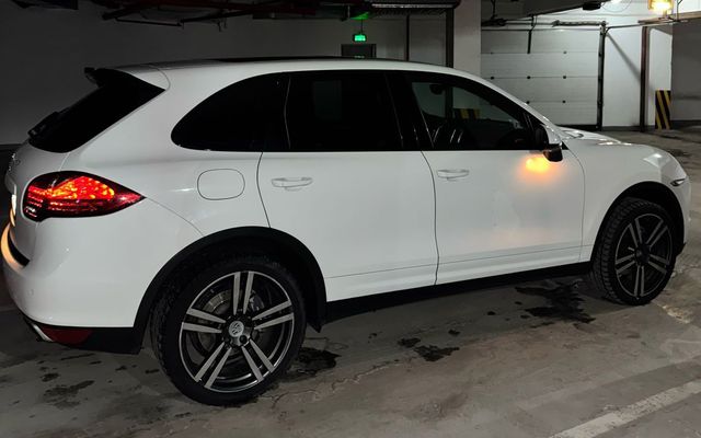 Porsche Cayenne - image 2