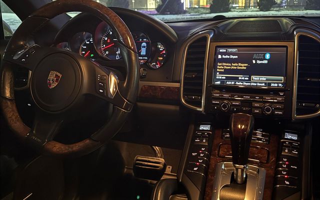 Porsche Cayenne - image 3