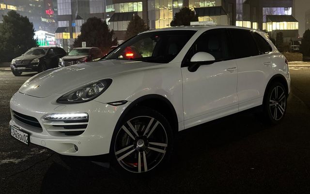 Porsche Cayenne - image 1