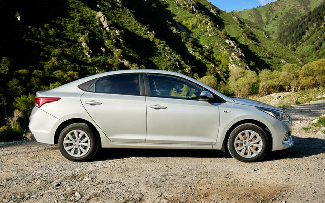 Hyundai Accent - image 2