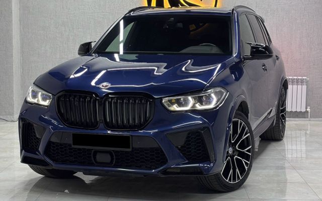 BMW X5 - image 1
