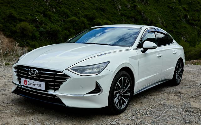 Hyundai Sonata - image 1
