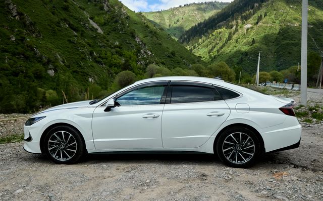 Hyundai Sonata - image 2