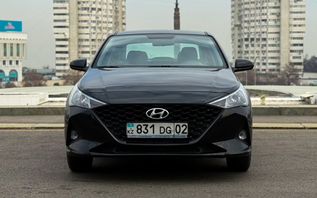 Hyundai Accent - image 3