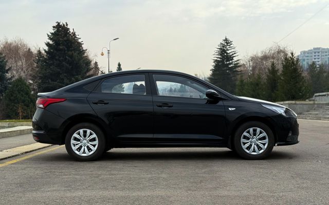 Hyundai Accent - image 4
