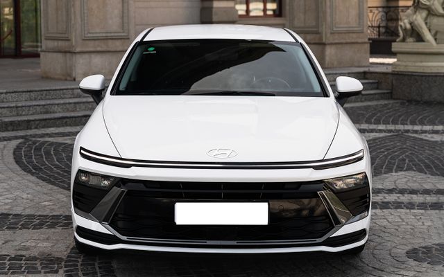 Hyundai Sonata - image 2