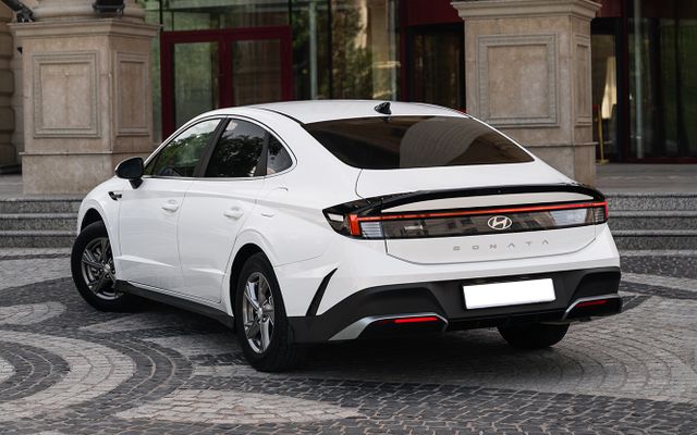 Hyundai Sonata - image 3