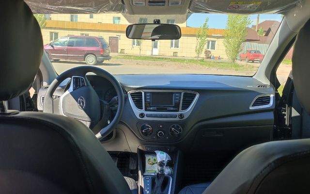HYUNDAI ACCENT - image 2