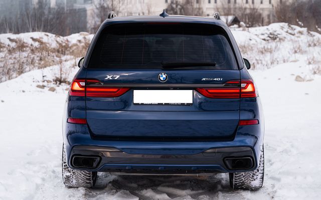 BMW X7 - image 4