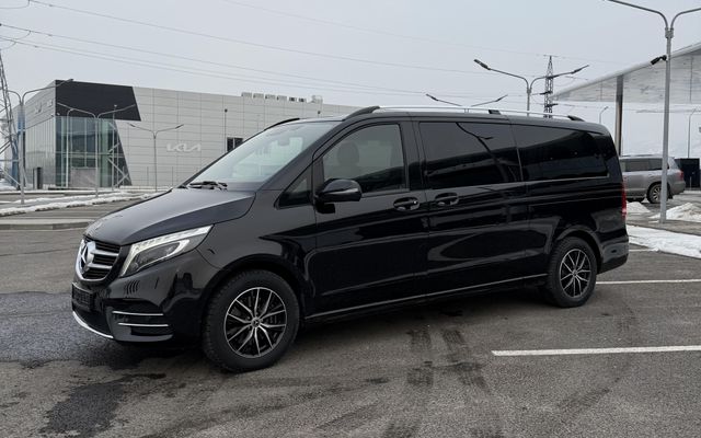 Mercedes Benz V250 - image 2