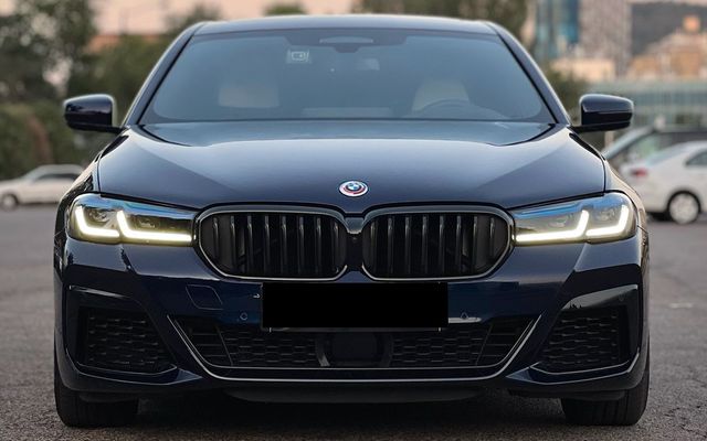 BMW 550I - image 2