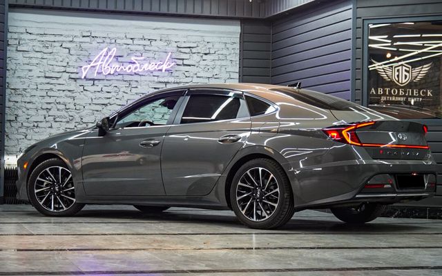 Hyundai Sonata - image 3