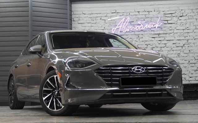 Hyundai Sonata - image 1