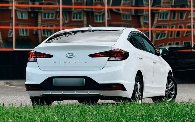 Hyndai Elantra - image 2