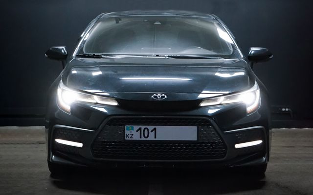 Toyota Corolla - image 2