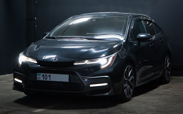 Toyota Corolla - image 1