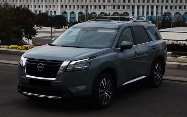Nissan Pathfinder - image 1