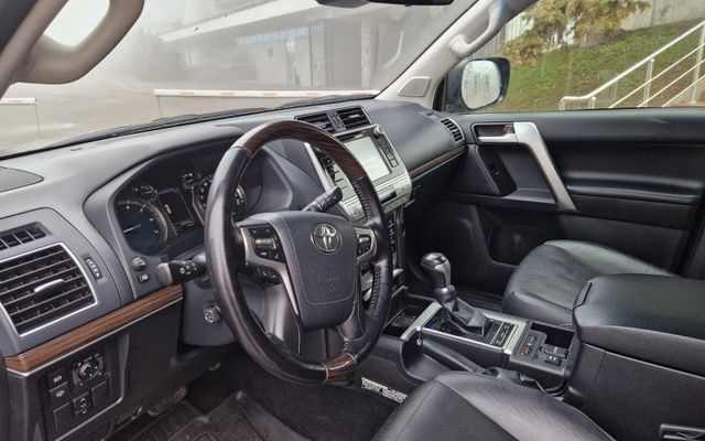 Toyota Land Cruiser Prado - image 3