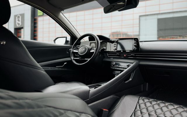 Hyundai Elantra - image 3