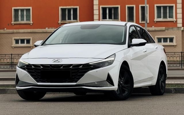 Hyundai Elantra - image 1