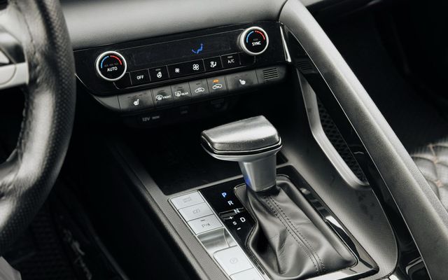 Hyundai Elantra - image 4
