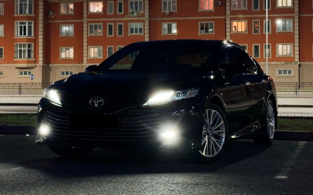Toyota Camry - image 1