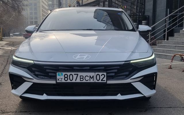 Hyundai Elantra - image 2