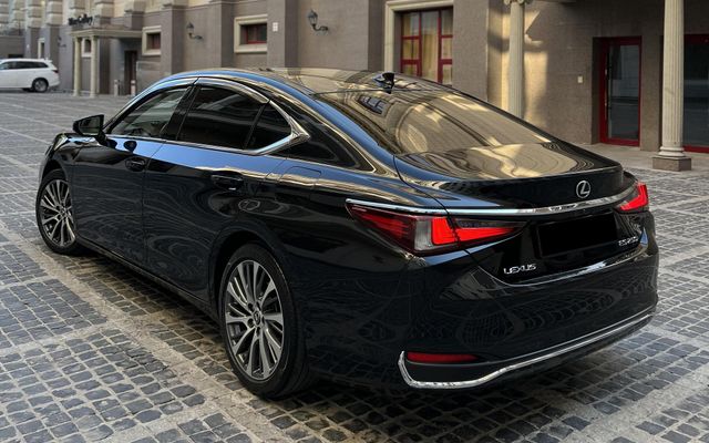 LEXUS ES 250 - image 4