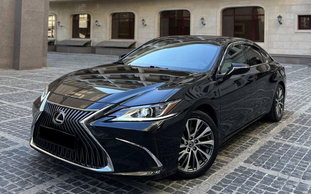 LEXUS ES 250 - image 1