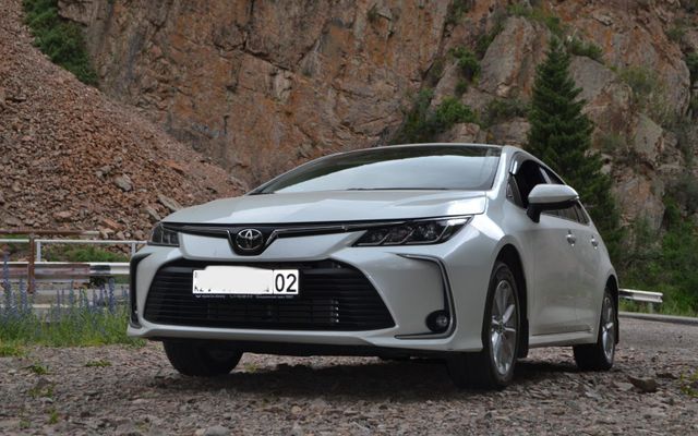 Toyota Corolla - image 1