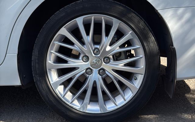 Toyota Camry - image 3