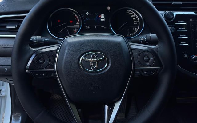 Toyota Camry - image 4