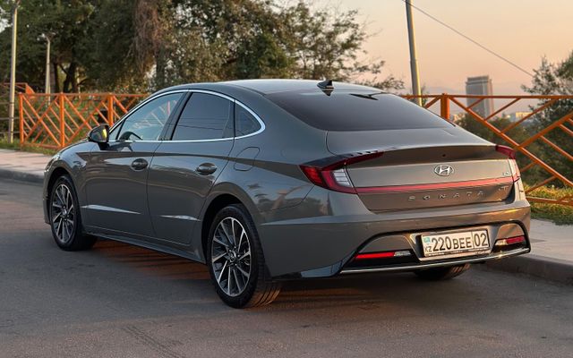 Hyundai Sonata - image 3