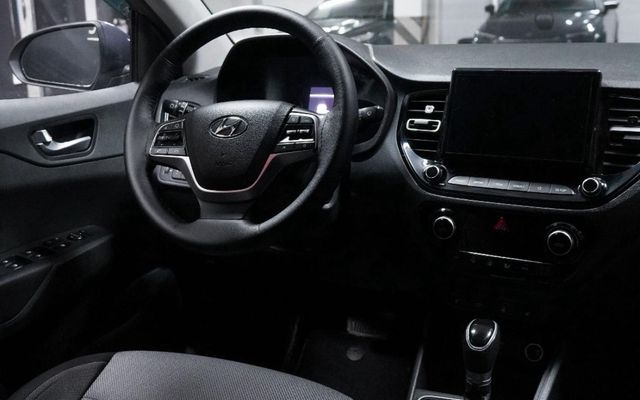 Hyundai Accent - image 3
