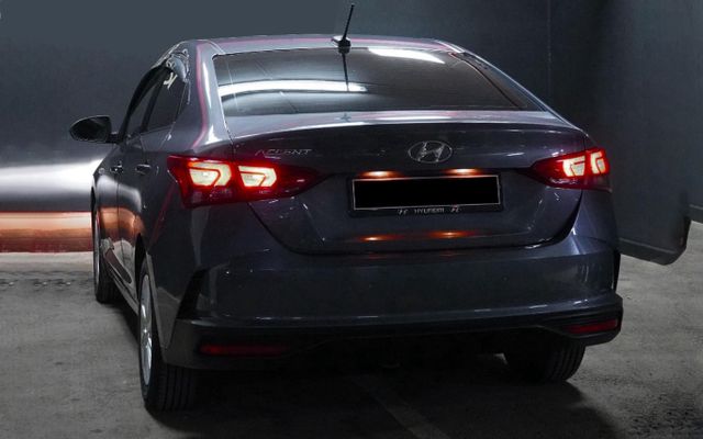 Hyundai Accent - image 2