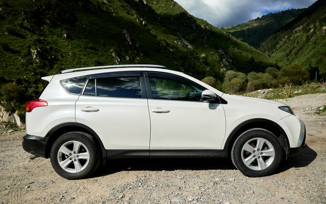 Toyota RAF4 - image 2