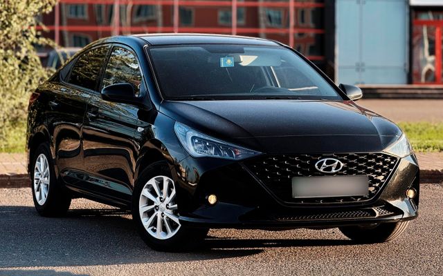 Hyundai Accent - image 1