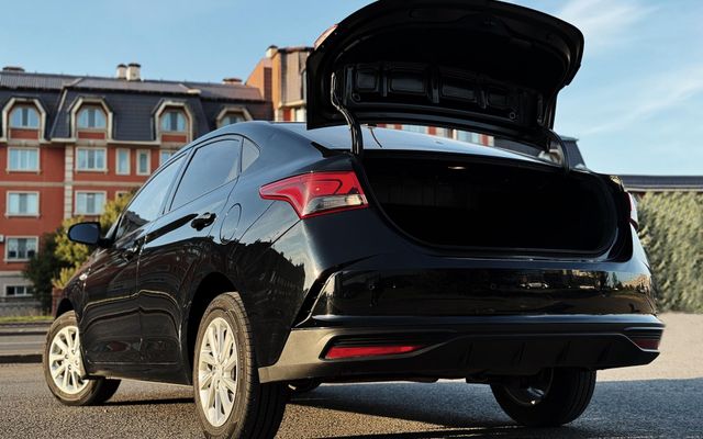 Hyundai Accent - image 3