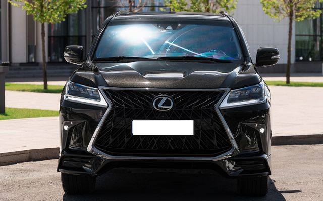Lexus LX 570 - image 2