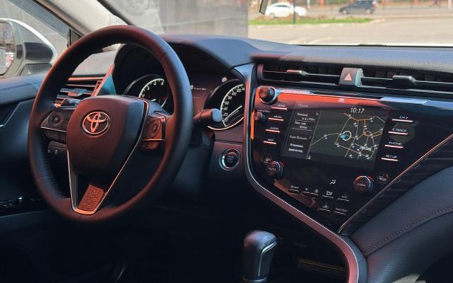 Toyota Camry - image 3