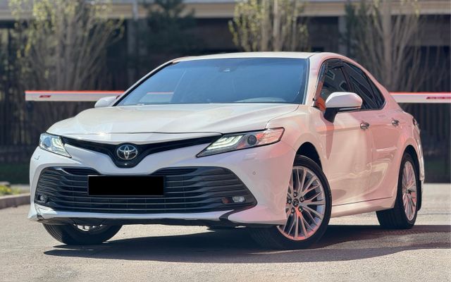 Toyota Camry - image 1