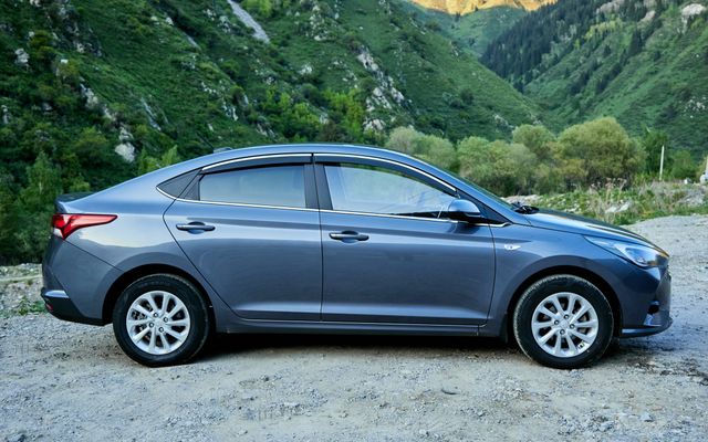 Hyundai Accent - image 2