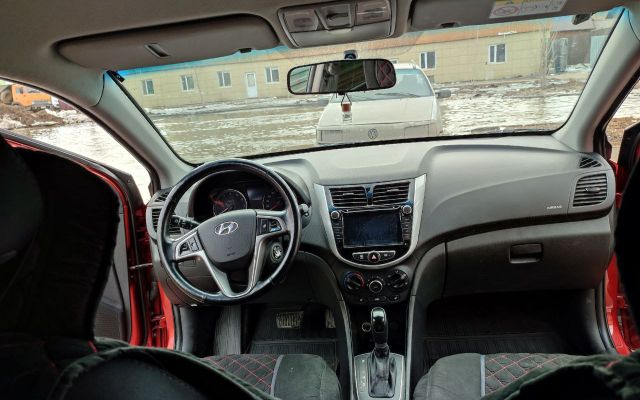 HYUNDAI ACCENT - image 2